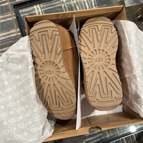 Ugg Pumped Slides NIB - Picture 8 of 8